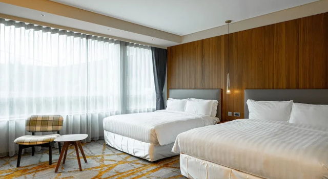 Четырёхместный номер Deluxe с видом на город Home Hotel