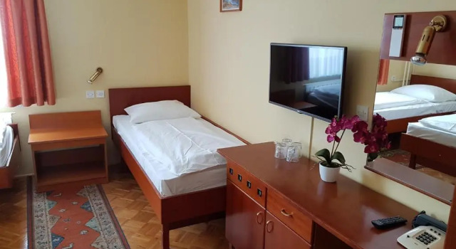 Трёхместный номер Standard Hotel Roškar