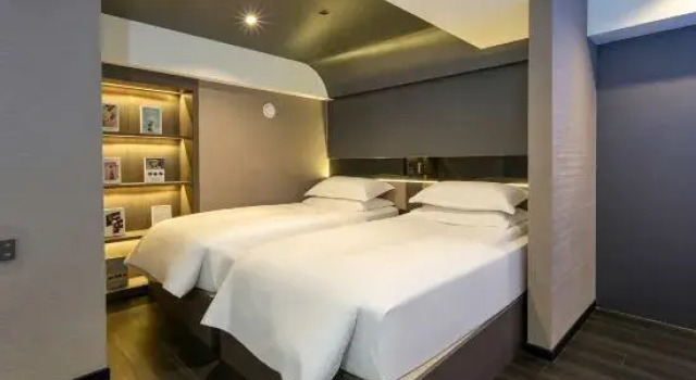 Кровать в общем номере Guangyin Guest House