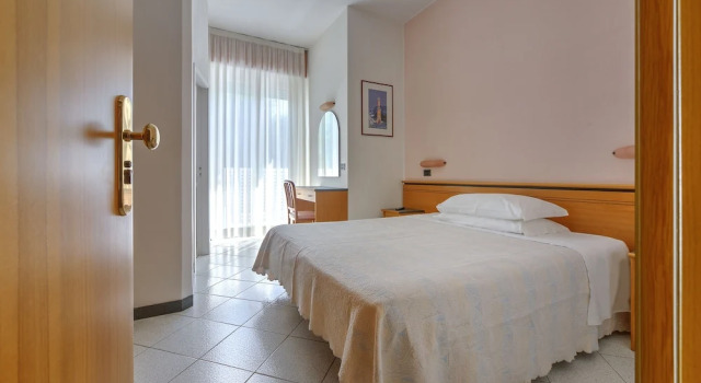 Трёхместный номер Standard с балконом Hotel Excelsior