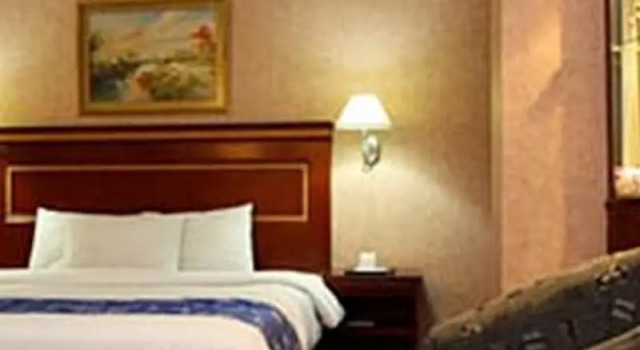 Doppel Suite 3 Zimmer Penthouse mit Stadtblick Antares Hotel