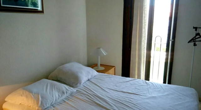 Apartment with 2 Bedrooms in Le Barcarès, with Wonderful Mountain View, Shared Pool And Furnished Terrace - 2 Km From the Beach, Book Lejlighed Hoteller i Corbières med parkering, Parkering