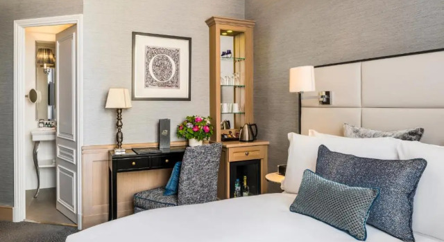 Двухместный номер Classic Sofitel Paris Baltimore Tour Eiffel