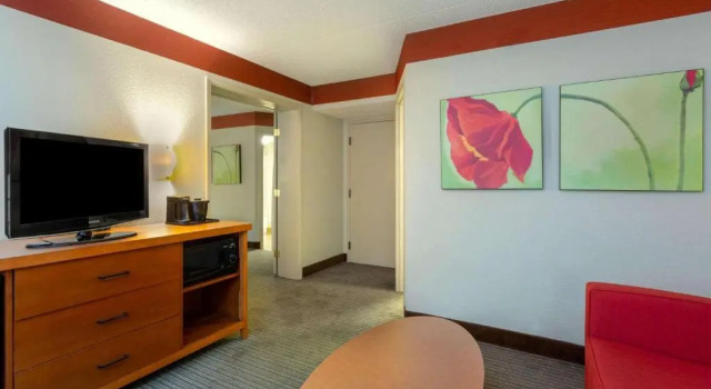 Двухместный люкс c 1 комнатой Spark by Hilton Charlotte Airport North
