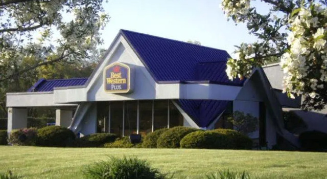 Четырёхместный номер Standard Best Western at Historic Concord