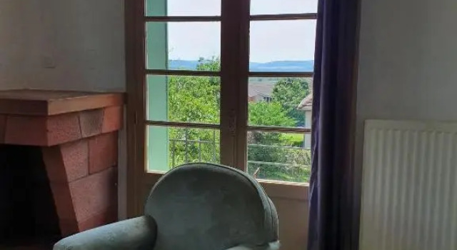 Big summer house in the charming village of Meyssac, Rezerwuj Hotel Meyssac Correze
