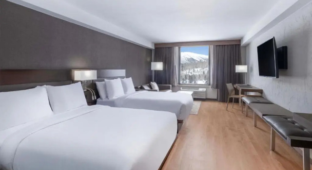 Четырёхместный номер Deluxe AC Hotel Frisco Colorado