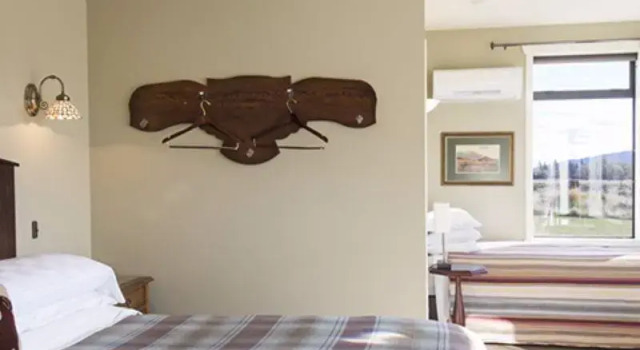 Marchburn Country Lodge, Book Hotel Oturehua 