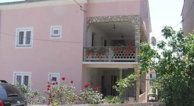 Apartmani Radosav, Prenota Appartamento Hotel a Isole Quarnerine con parcheggio, Parcheggio