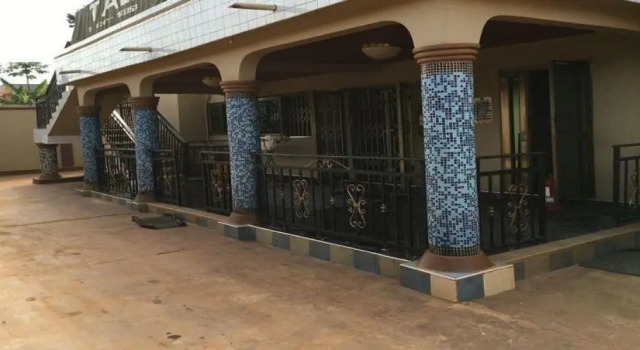Talk Star Hotel, Reserva ahora Hotel Hoteles en Kumasi con aparcamiento, Aparcamiento