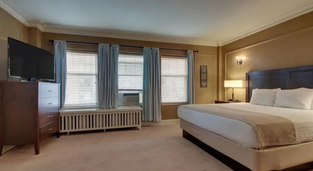 Suite 1 Schlafzimmer mit Stadtblick Knickerbocker on the Lake