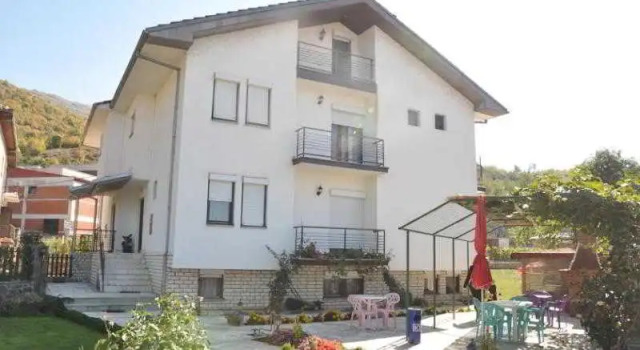 Damaja Guest House, Забронировать Гостевой дом Отели Пештани с парковкой, Парковка