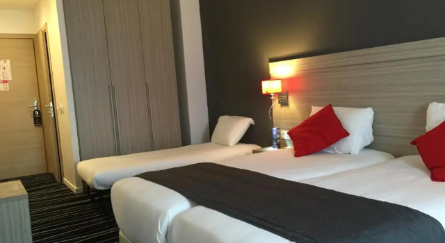 Трёхместный номер Standard The Originals City, Marne-la-Vallée Est, Meaux ,GLASSY HOTEL