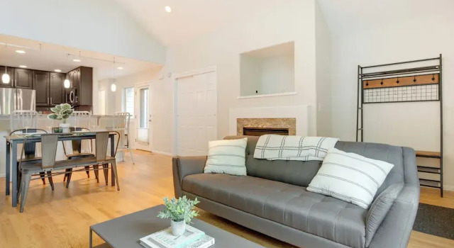 1 Mi to Dtwn: Stylish Denver Home w/ Patio, Забронировать Дом для отпуска Денвер Колорадо, рядом с Католическая церковь миссии Св. Патрика
