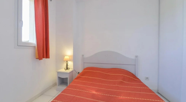 Spacious Provence House for Eight, Забронировать Дом для отпуска Виллы Овернь-Рона-Альпы, Вилла