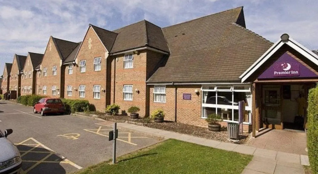 Номер Standard Premier Inn Portsmouth North Harbour