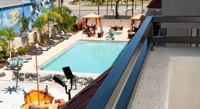 Четырёхместный номер Standard с балконом Delta Hotels by Marriott Orlando Lake Buena Vista