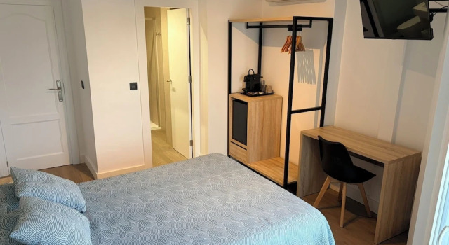 Двухместный номер Standard с балконом и с частичным видом на море Hostal Juan Carlos