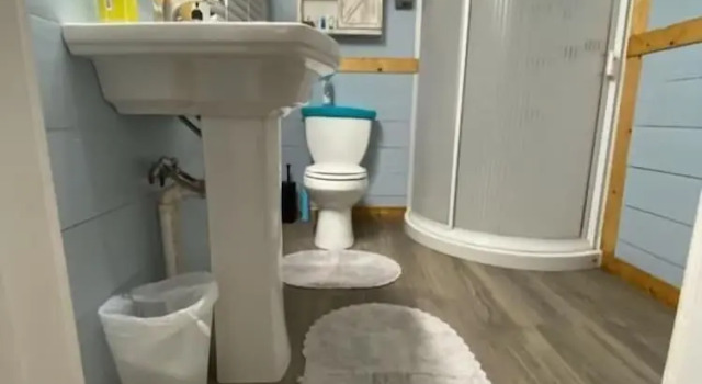 Коттедж Come Friday Cottages