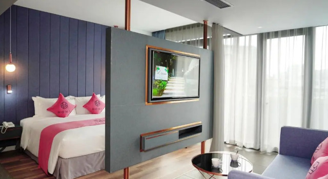 Двухместный люкс с балконом HOME Hotel