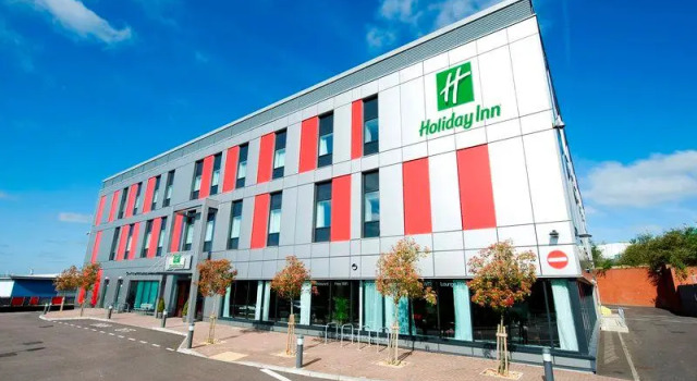 Кровать в общем номере Holiday Inn London Luton Airport by IHG