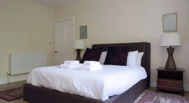 3 Bedroom Apartment With Private Entrance, Prenota Appartamento Edimburgo 