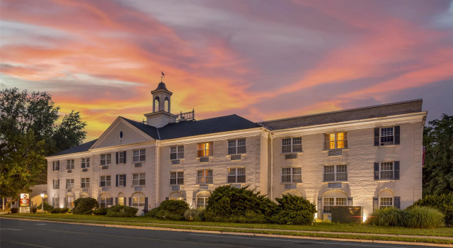 Best Western PLUS Morristown Inn-Florham Park, Забронировать Отель Флорхем-Парк North Jersey