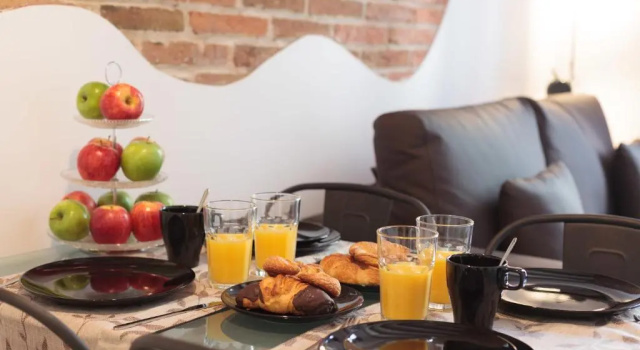 Апартаменты с 2 комнатами с балконом CITY CENTER TWO BEDROOMS APARTMENT, IN A 1870s FULL RENEWED BUILDING