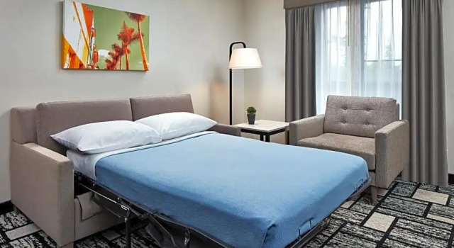 Четырёхместный люкс с 2 комнатами Best Western Plus Meridian Inn & Suites, Anaheim-Orange