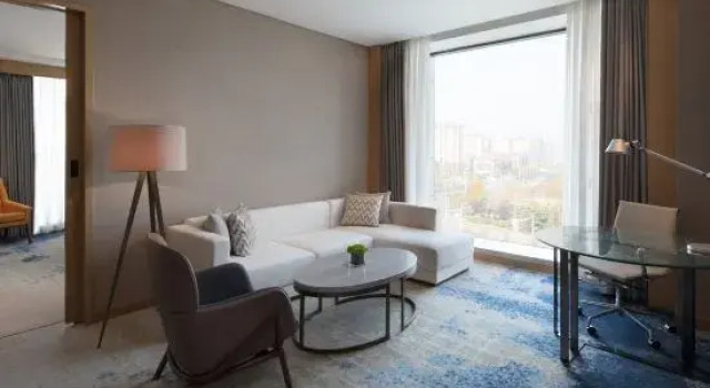Люкс Comfort Courtyard by Marriott Zhengzhou Airport