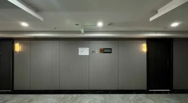 Yizhai Hotel (Shaoxing Lu Xun's Hometown Zhejiang Yuexiu Foreign Languages Institute), Prenota Hotel Hotel a Shaoxing con parcheggio, Parcheggio