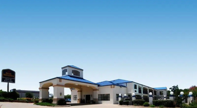 Кровать в общем номере Best Western Inn of Kilgore