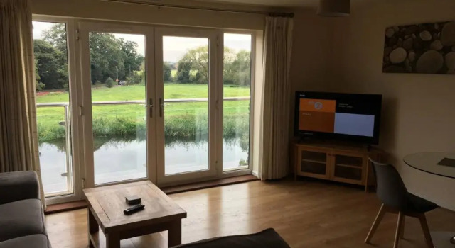 Riverside Penthouse 2BR & 2 Bath 2 Parking View Near St Neots, Забронировать Отель Отели Англии 3 звезды, 3*