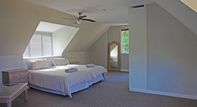 Modern Cottage In Upper Constantia, Забронировать Дом для отпуска Коттеджи Константия, рядом с Constantia Village, Коттедж