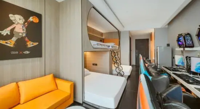 Кровать в общем номере Yijie Electric Sports Hotel