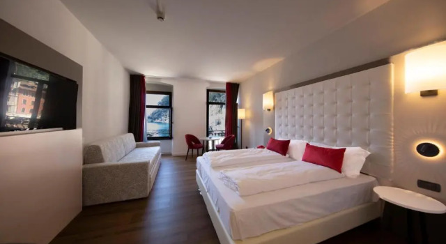 Семейный номер Standard с видом на озеро Hotel Centrale