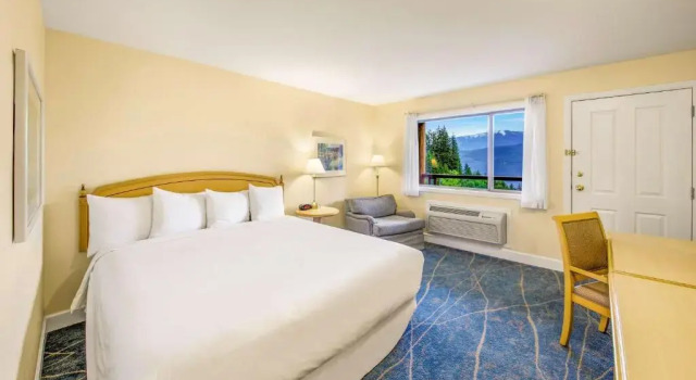 Номер Standard с видом на озеро Kootenay Lakeview Resort, BW Signature Collection