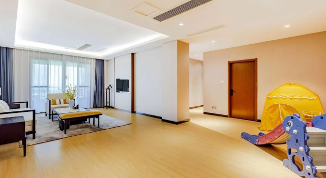 Семейный люкс Deluxe Howard Johnson Lakeview Hotel Huaibei