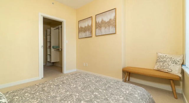 Lovely Oasis near Waterfront & Downtown, Buchen Sie Hotel Vancouver 
