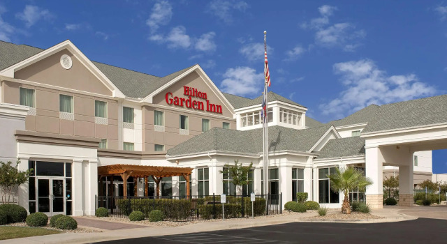 Кровать в общем номере Hilton Garden Inn Odessa