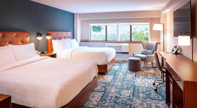 Четырёхместный номер Standard Four Points by Sheraton Norwood Conference Center
