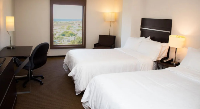 Четырёхместный номер Standard с красивым видом из окна Holiday Inn Express Guaymas by IHG
