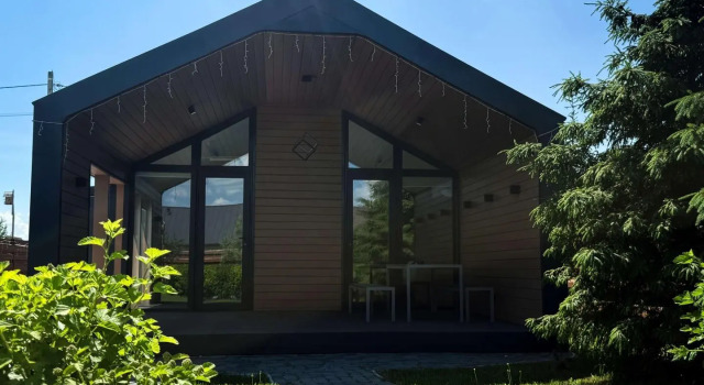 Cabins on Lesnaya 57, Book Feriehus Sommerhuse i Novosibirsk, Hytte