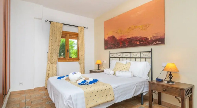 Ca Sa Nina in Inca With 3 Bedrooms and 4 Bathrooms, Rezerwuj Willa Hotele w Majorka z parkingiem, Parking