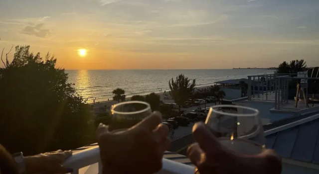 Коттедж Sunset Point Beach House