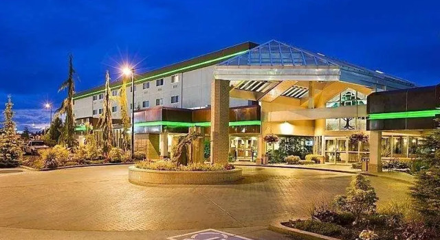 Двухместный люкс Medallion Inn and Suites