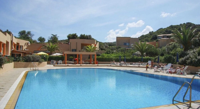 Apartment with Swimming Pool in Trinità d'Agultu e Vignola