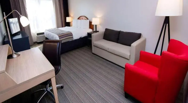 Люкс Country Inn & Suites by Radisson, Brockton (Boston), MA