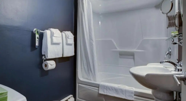 Двухместный номер Standard с видом на бассейн Riôtel Carleton-sur-Mer