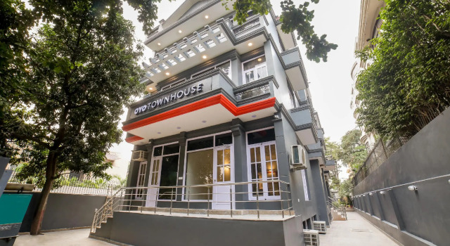OYO Townhouse 330 DLF Phase-2